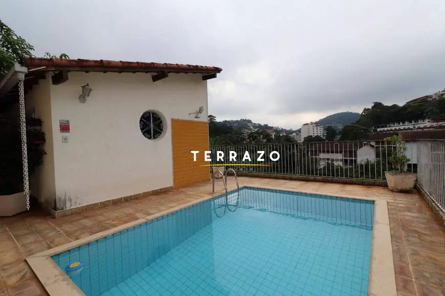 Foto 2 de Casa com 3 Quartos à venda, 165m² em Jardim Cascata, Teresópolis