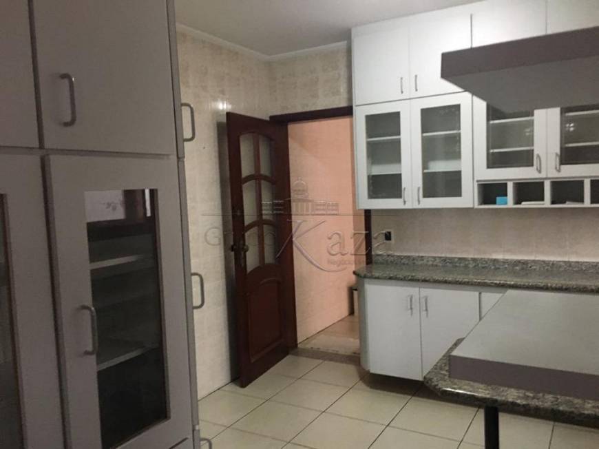 Foto 3 de Casa de Condomínio com 4 Quartos para alugar, 550m² em Conjunto Residencial Esplanada do Sol, São José dos Campos