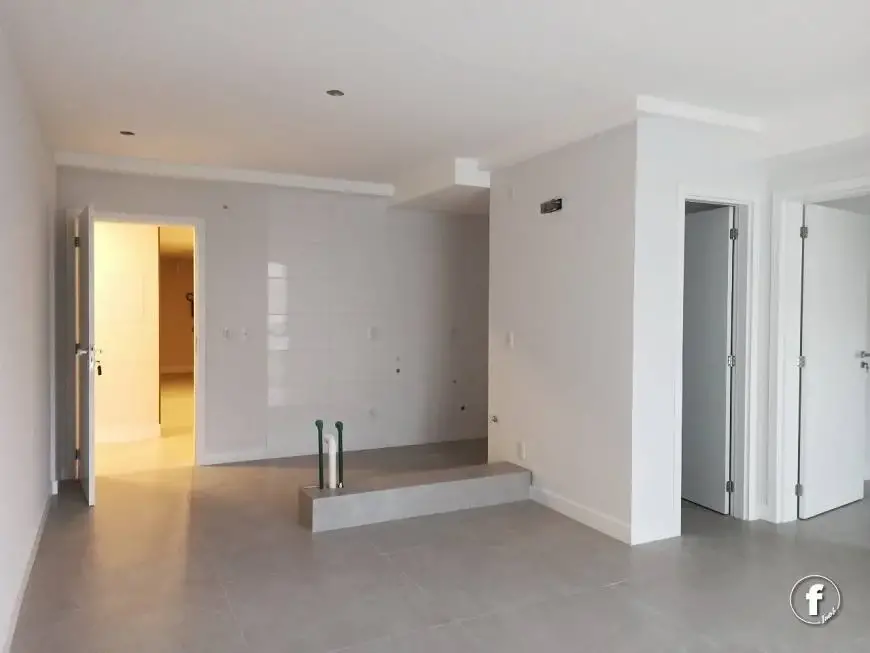 Foto 1 de Apartamento com 1 Quarto à venda, 48m² em Carvoeira, Florianópolis