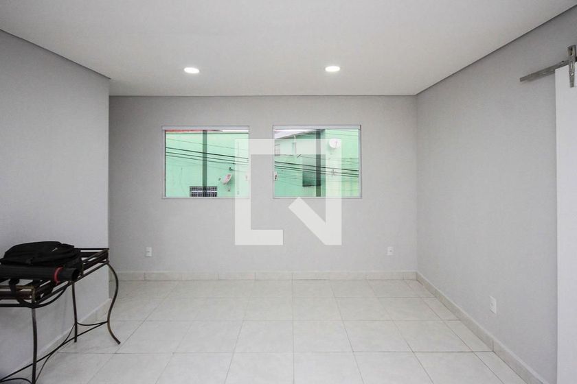 Foto 1 de Apartamento com 1 Quarto para alugar, 31m² em Vila Santa Clara, São Paulo