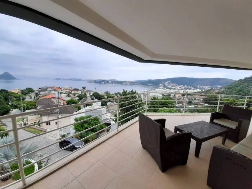 Foto 1 de Casa de Condomínio com 5 Quartos à venda, 540m² em Charitas, Niterói