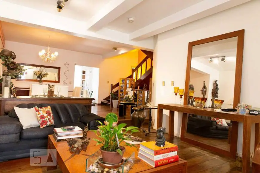 Foto 2 de Casa com 4 Quartos para alugar, 550m² em Chácara das Pedras, Porto Alegre