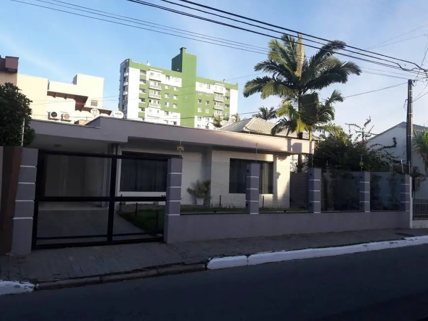 Foto 1 de Casa com 2 Quartos à venda, 150m² em Centro, Itajaí