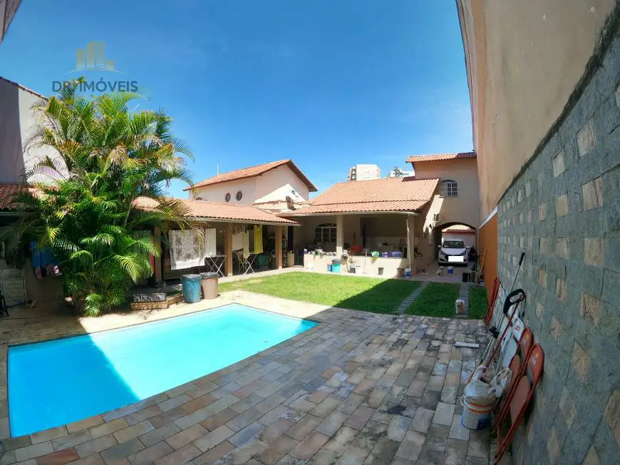 Foto 1 de Casa com 3 Quartos para alugar, 360m² em Centro, Itaboraí