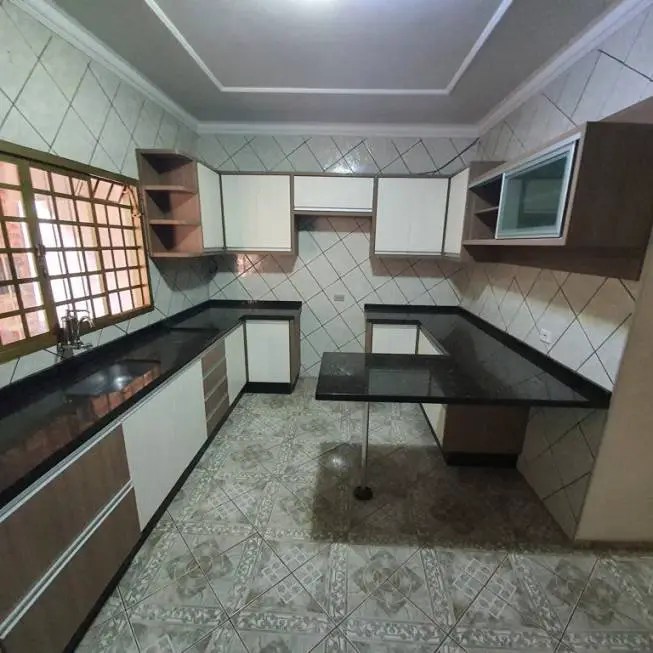 Foto 3 de Casa com 3 Quartos para alugar, 120m² em Jardim Itaipu, Maringá