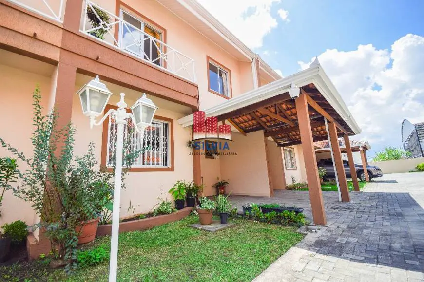 Foto 1 de Casa com 3 Quartos à venda, 138m² em Novo Mundo, Curitiba