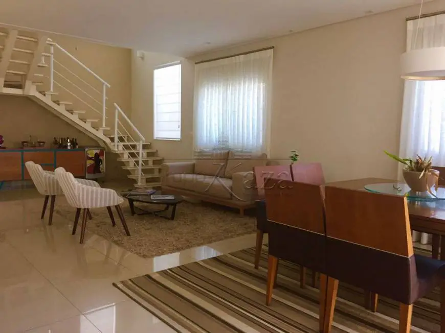 Foto 4 de Casa de Condomínio com 4 Quartos para alugar, 360m² em Urbanova, São José dos Campos