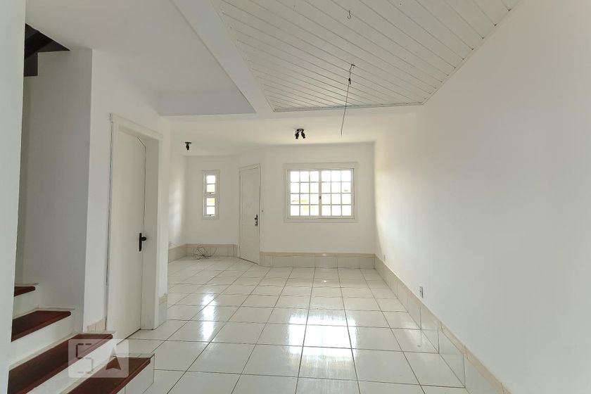 Foto 2 de Casa com 2 Quartos para alugar, 100m² em Campo Novo, Porto Alegre