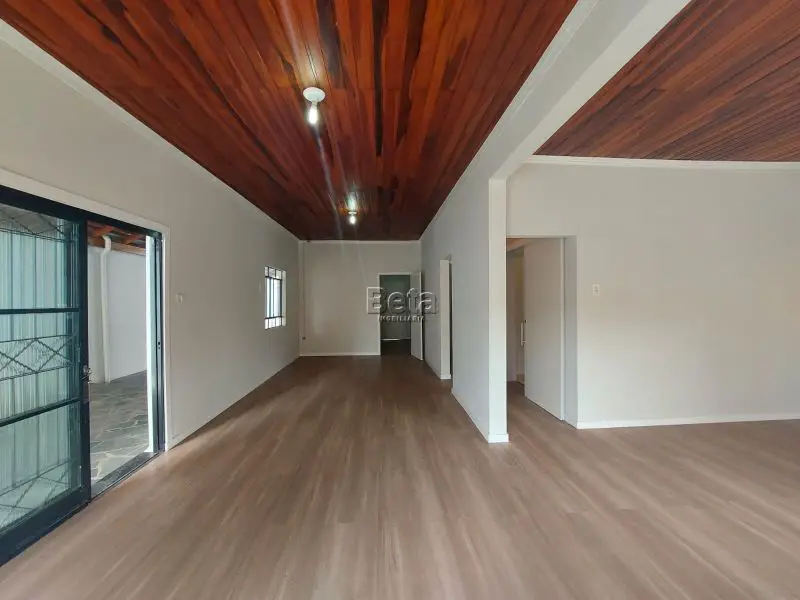 Foto 2 de Casa com 2 Quartos para alugar, 150m² em Centro, Jaraguá do Sul