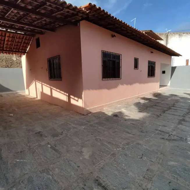 Foto 2 de Casa com 2 Quartos para alugar, 95m² em Messejana, Fortaleza