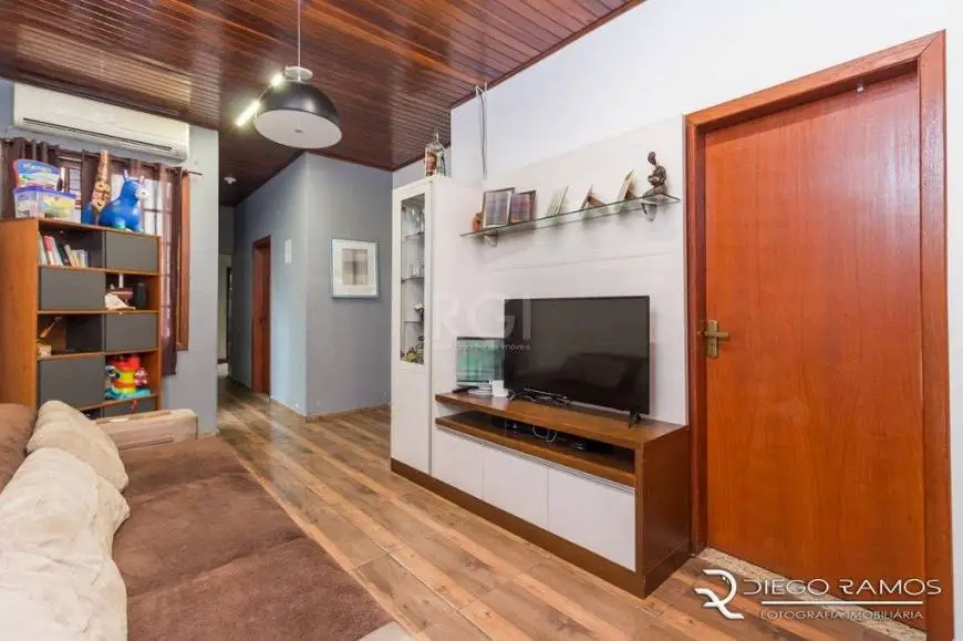 Foto 4 de Casa com 4 Quartos à venda, 120m² em Medianeira, Porto Alegre