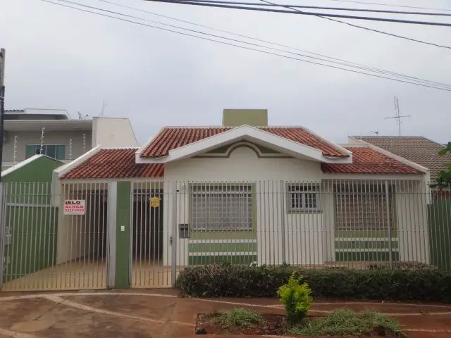 Foto 1 de Casa com 4 Quartos para alugar, 220m² em Parque Residencial Cidade Nova, Maringá
