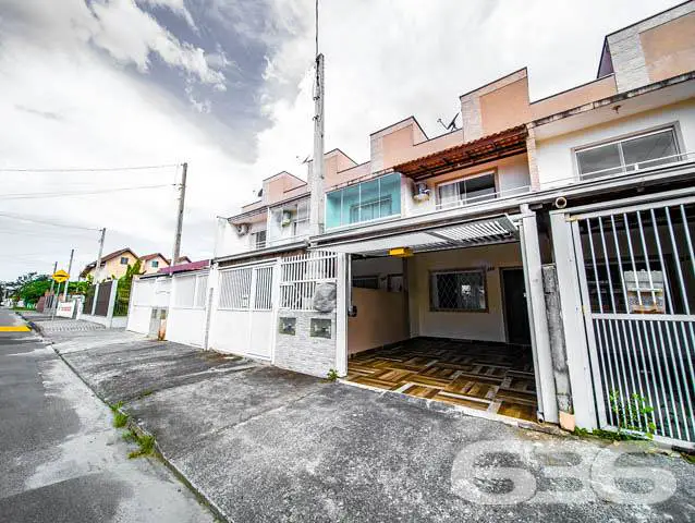 Foto 1 de Sobrado com 2 Quartos à venda, 68m² em Jardim Iririú, Joinville