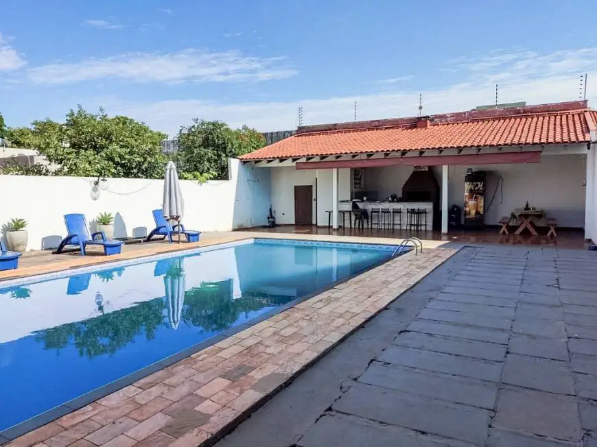 Foto 1 de Casa com 3 Quartos à venda, 208m² em Parque Residencial Cidade Nova, Maringá