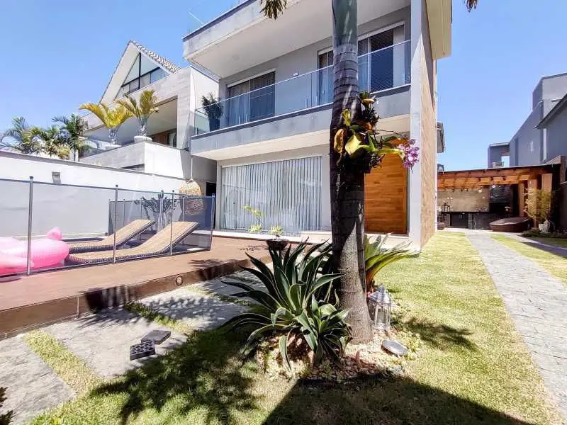 Foto 1 de Casa de Condomínio com 3 Quartos para alugar, 320m² em Recreio Dos Bandeirantes, Rio de Janeiro