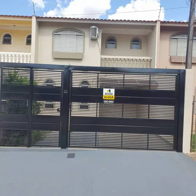 Foto 1 de Sobrado com 3 Quartos para alugar, 107m² em Vila Marumby, Maringá