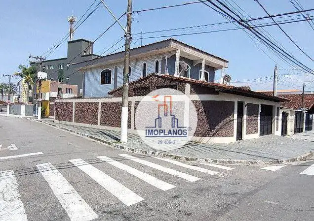 Foto 2 de Sobrado com 5 Quartos à venda, 207m² em Vila Assunção, Praia Grande