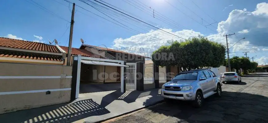 Foto 1 de Casa com 4 Quartos à venda, 237m² em , Guapiaçu
