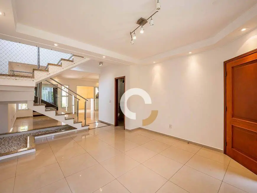 Foto 1 de Casa de Condomínio com 4 Quartos à venda, 246m² em Valinhos, Valinhos