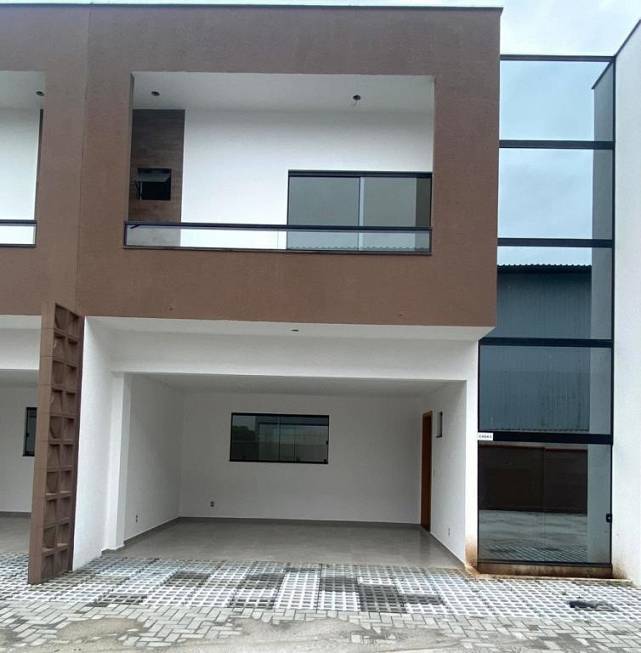 Foto 1 de Sobrado com 3 Quartos à venda, 110m² em São Marcos, Joinville