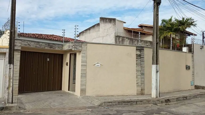 Foto 1 de Casa com 2 Quartos à venda, 184m² em Pici, Fortaleza