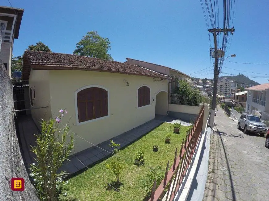 Foto 1 de Casa com 3 Quartos à venda, 128m² em Pantanal, Florianópolis