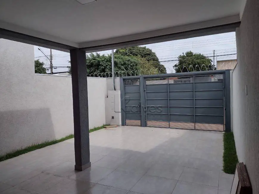 Foto 2 de Casa com 3 Quartos à venda, 115m² em Parque Residencial Rita Vieira, Campo Grande