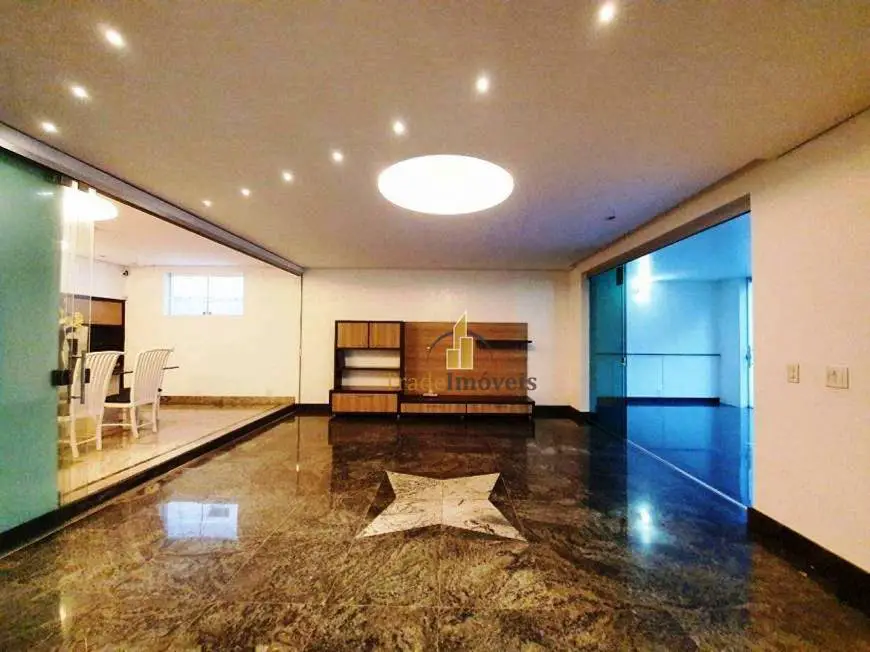 Foto 2 de Casa com 5 Quartos à venda, 360m² em Sion, Belo Horizonte