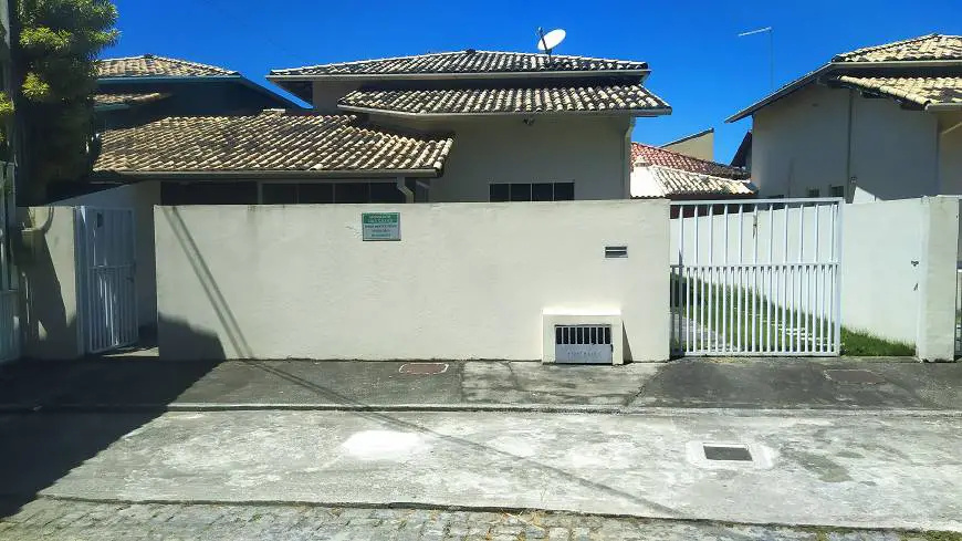 Foto 1 de Casa com 2 Quartos à venda, 115m² em Recanto, Rio das Ostras