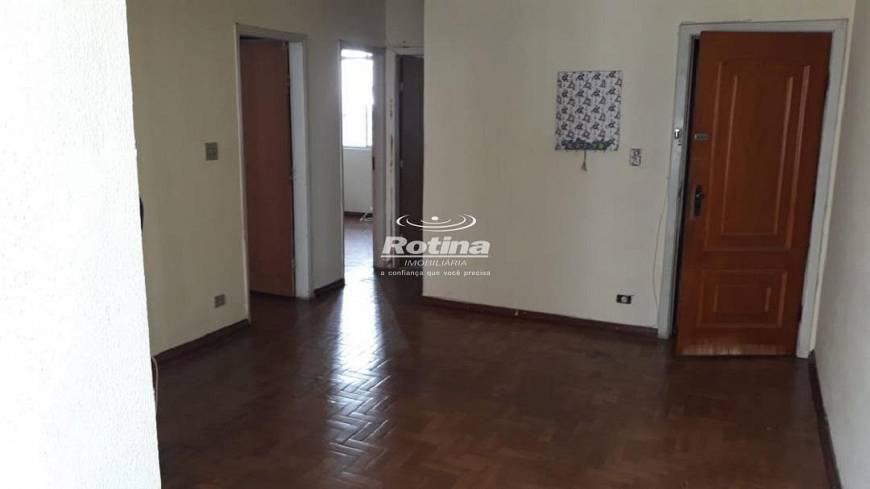 Foto 3 de Apartamento com 3 Quartos para alugar, 90m² em Centro, Uberlândia
