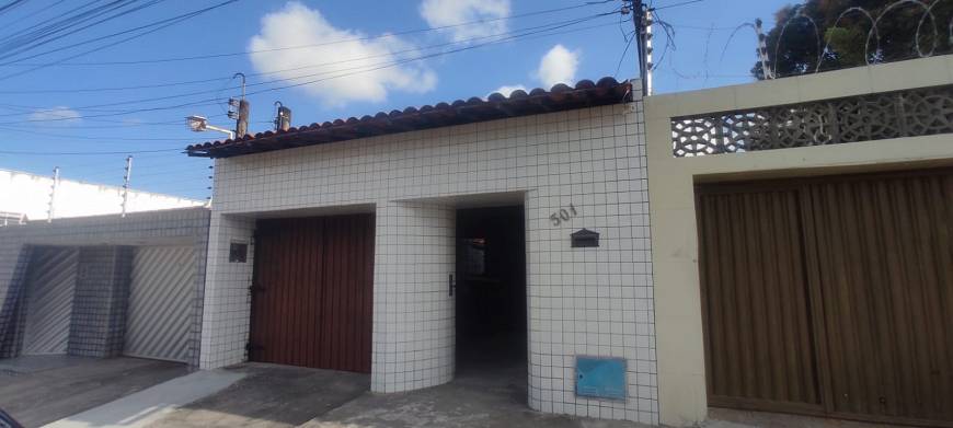 Foto 1 de Casa com 2 Quartos para alugar, 181m² em BOA VISTA, Fortaleza