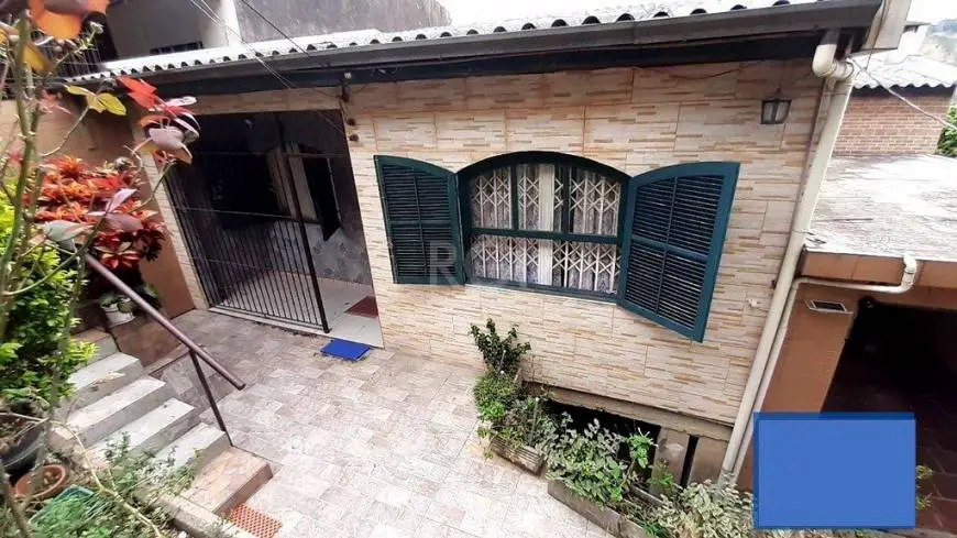Foto 1 de Casa com 3 Quartos à venda, 200m² em Jardim Carvalho, Porto Alegre