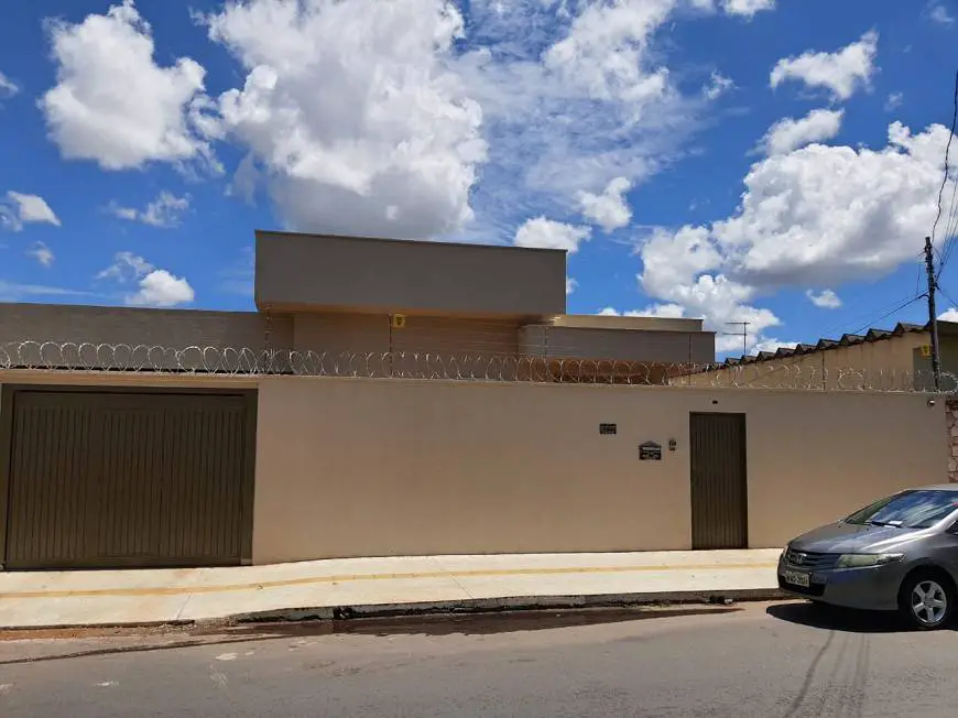 Foto 5 de Casa com 3 Quartos à venda, 925m² em Setor dos Funcionários, Goiânia