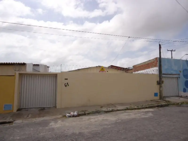 Foto 1 de Casa com 3 Quartos para alugar, 242m² em Vicente Pinzon, Fortaleza