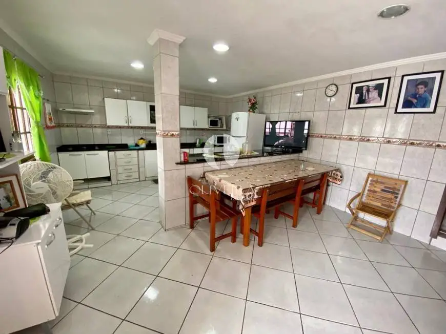 Foto 3 de Casa com 4 Quartos à venda, 300m² em Pinheiro Machado, Santa Maria