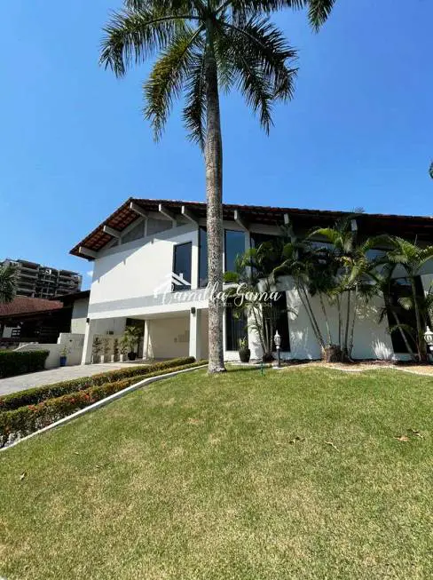Foto 1 de Casa de Condomínio com 4 Quartos à venda, 593m² em Adrianópolis, Manaus