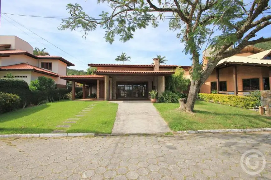 Foto 1 de Casa com 3 Quartos para alugar, 218m² em Sambaqui, Florianópolis