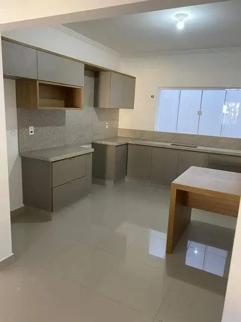 Foto 2 de Casa com 4 Quartos para alugar, 120m² em Saúde, Pouso Alegre
