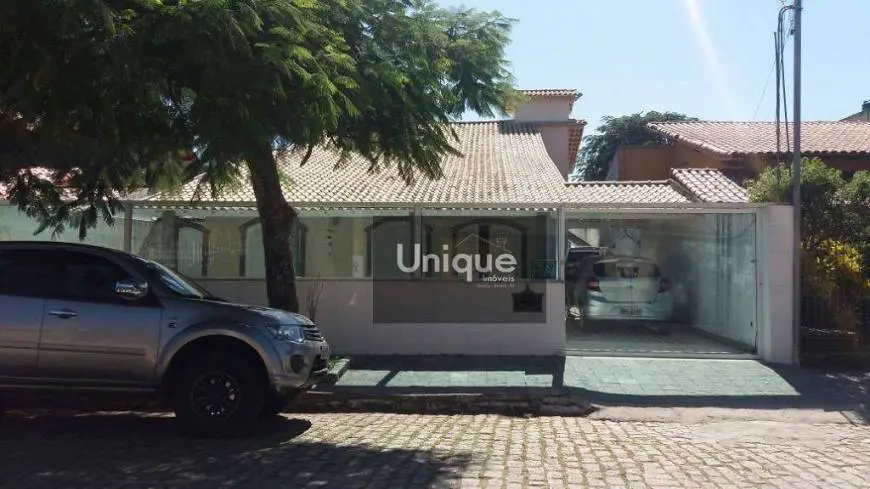 Foto 1 de Casa com 5 Quartos à venda, 220m² em Vila Blanche, Cabo Frio