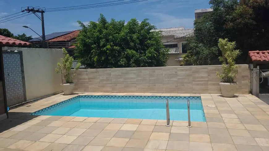 Foto 2 de Casa de Condomínio com 3 Quartos para alugar, 500m² em Freguesia- Jacarepaguá, Rio de Janeiro