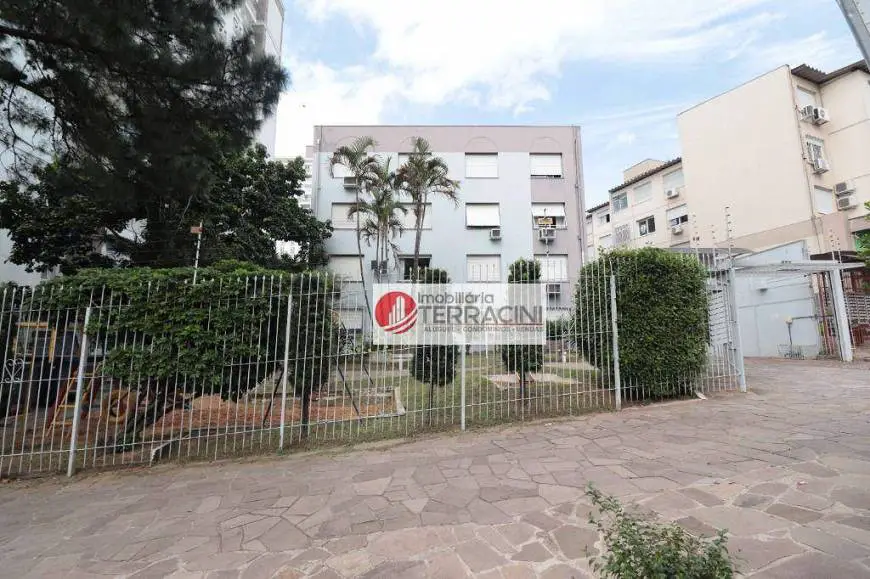Foto 1 de Apartamento com 2 Quartos para alugar, 50m² em Vila Ipiranga, Porto Alegre