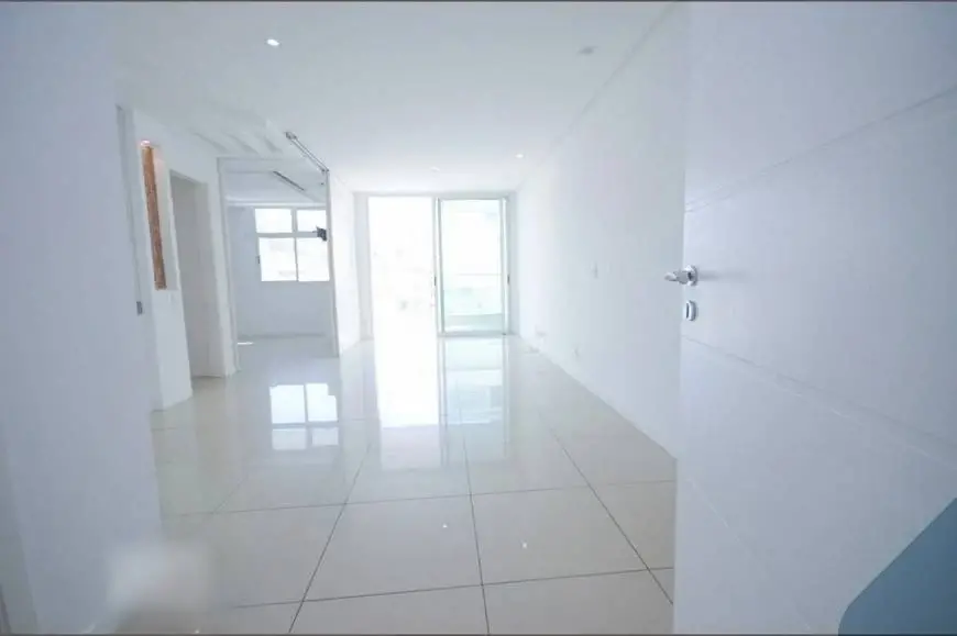 Foto 2 de Apartamento com 3 Quartos à venda, 130m² em Charitas, Niterói