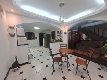 Foto 1 de Casa com 5 Quartos para alugar, 308m² em Santa Terezinha, Belo Horizonte