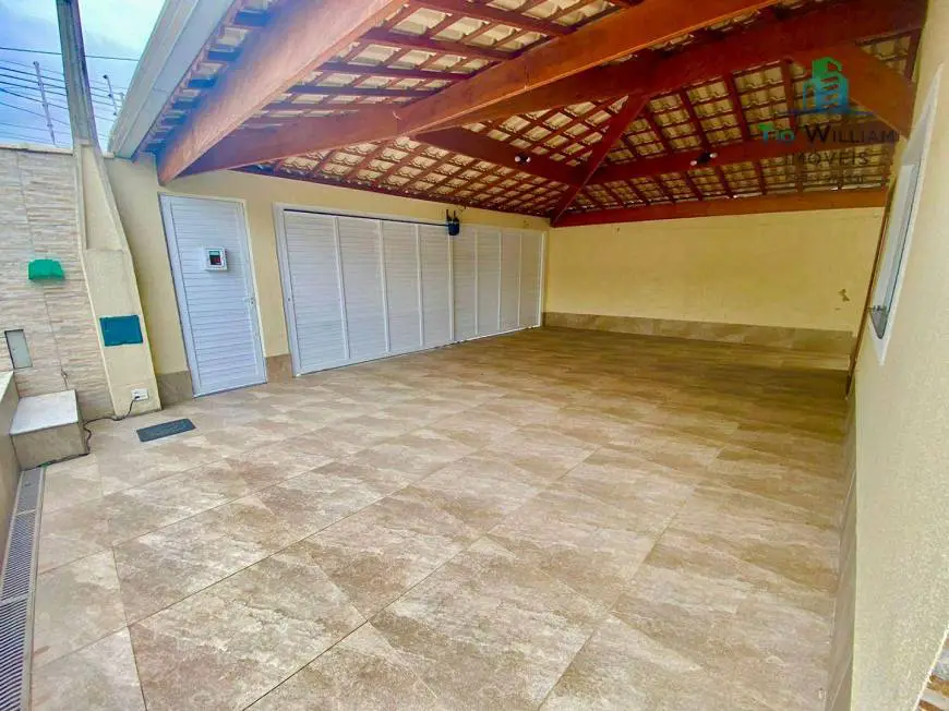 Foto 2 de Sobrado com 4 Quartos à venda, 220m² em Balneario Florida, Praia Grande