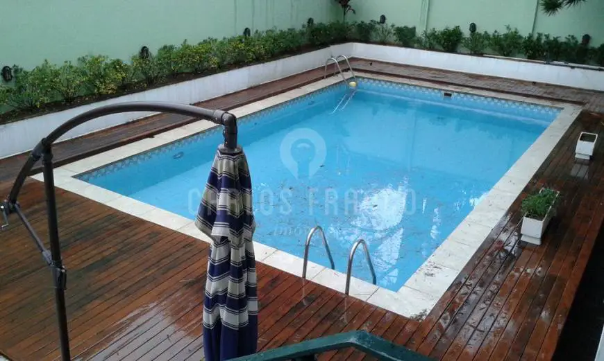 Foto 1 de Sobrado com 4 Quartos à venda, 900m² em Jardim Petrópolis, São Paulo