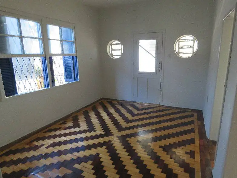 Foto 1 de Casa com 2 Quartos para alugar, 85m² em Medianeira, Porto Alegre
