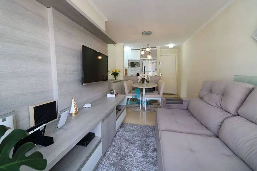 Foto 2 de Apartamento com 2 Quartos à venda, 50m² em Água Verde, Curitiba