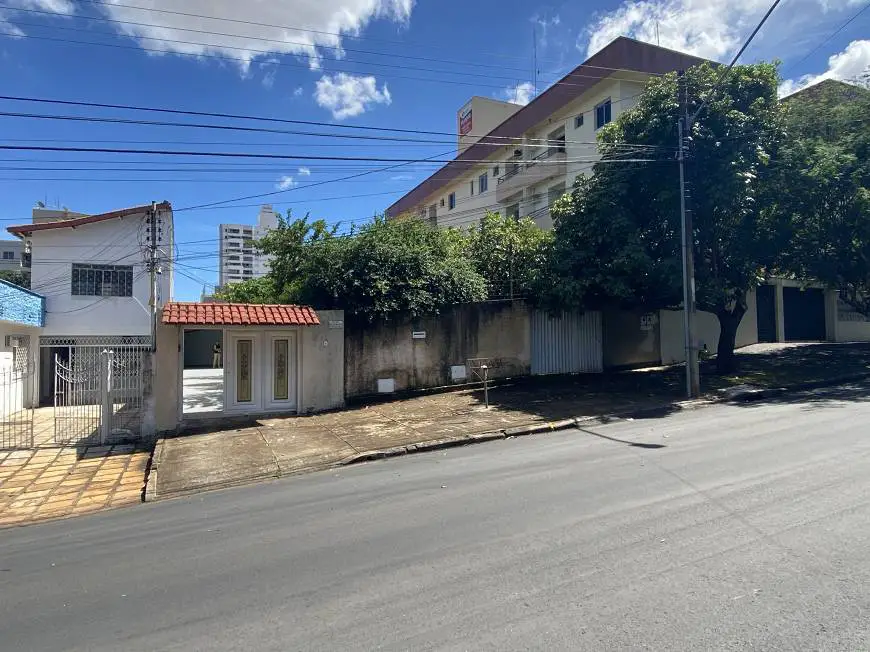 Foto 1 de Casa com 3 Quartos à venda, 263m² em Setor Leste Universitário, Goiânia