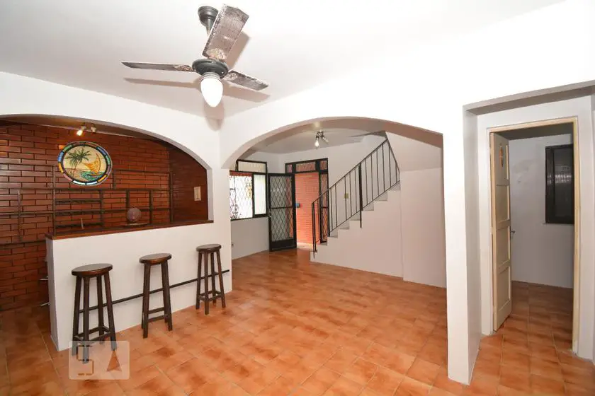 Foto 1 de Casa com 4 Quartos para alugar, 340m² em Oswaldo Cruz, Rio de Janeiro