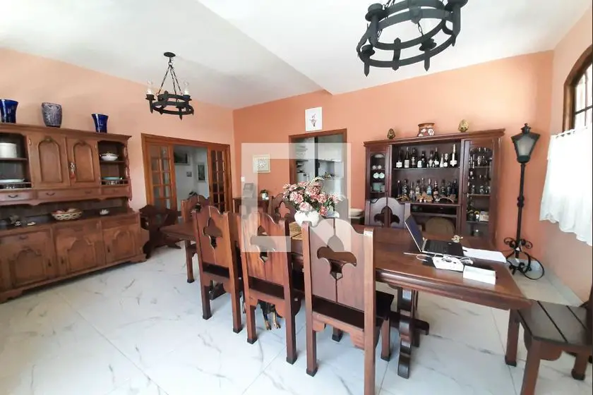 Foto 1 de Casa com 5 Quartos para alugar, 230m² em Santa Mônica, Belo Horizonte